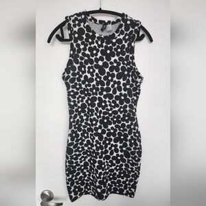 H&M Flower Power Body Con Dress Size: M
